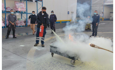 Primera Compañía de Bomberos de Buin capacita a trabajadores de Plaspak