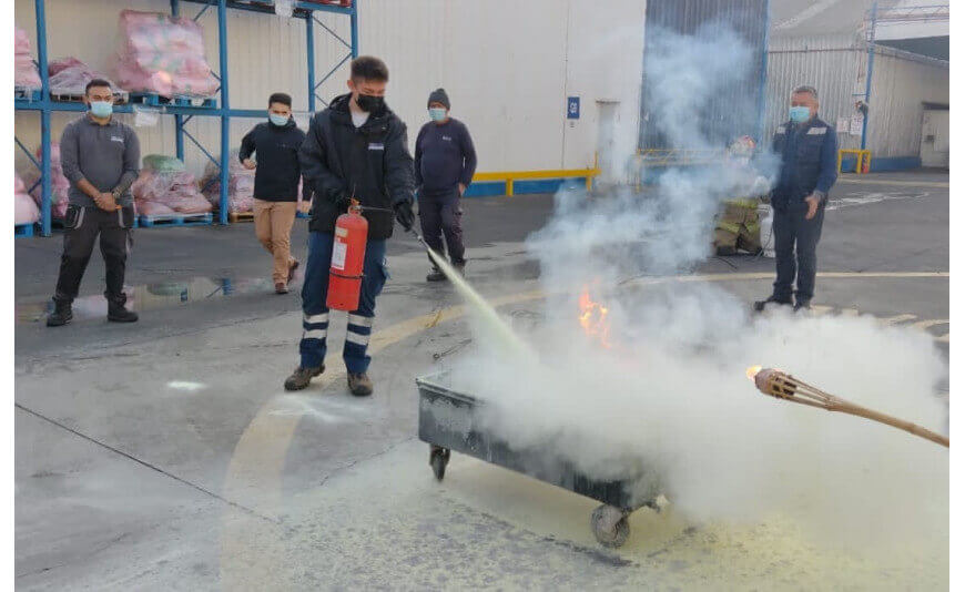 Primera Compañía de Bomberos de Buin capacita a trabajadores de Plaspak